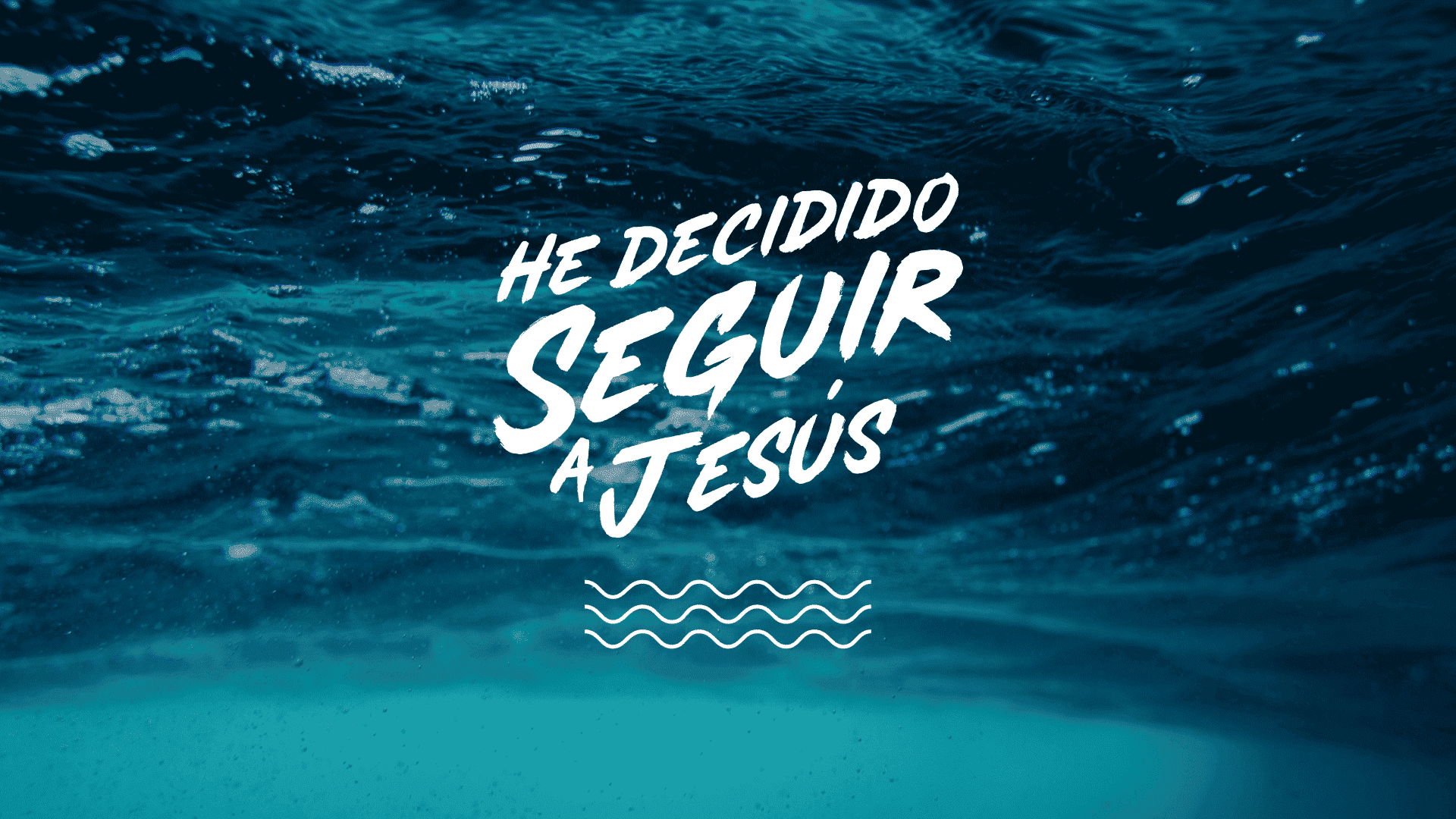 Persona en una piscina para el bautismo